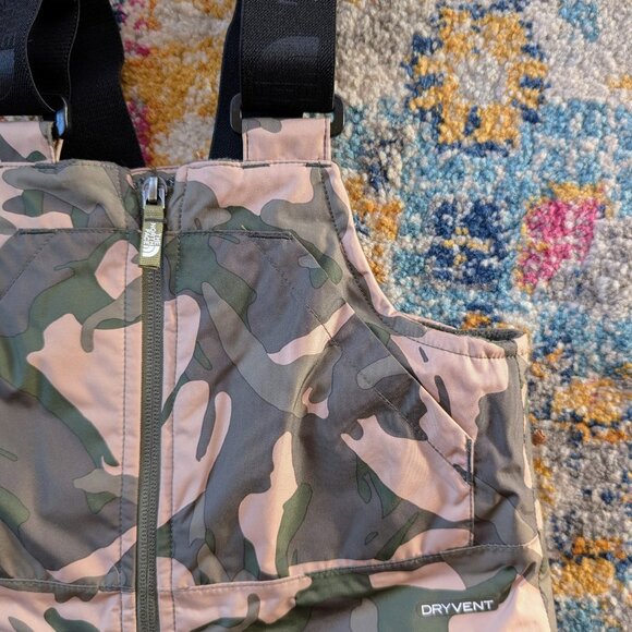 THE NORTH FACE | "Snowquest" Insulated Toddler Bib | Taupe Green Camo Print - Picture 3 of 11